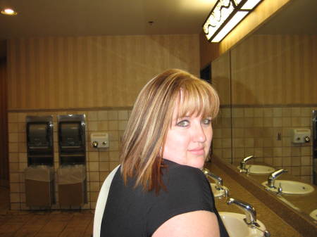 Paula Adams Photo 26
