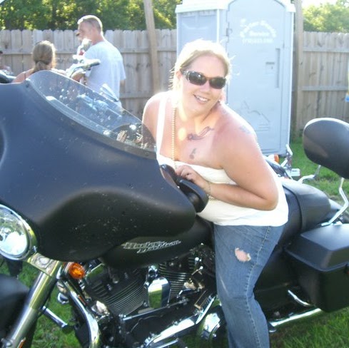 Ashley Rowe Photo 11