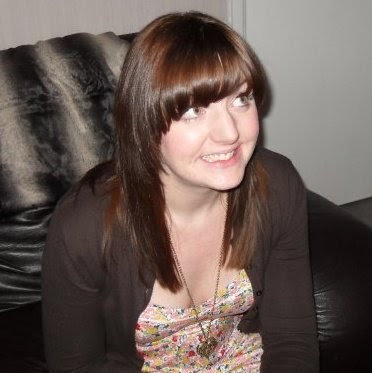 Sarah Lyons Photo 9