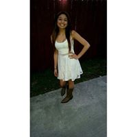 Elizabeth Leyva Photo 13
