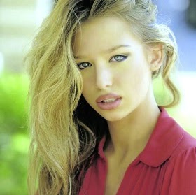 Victoria Gardner Photo 15