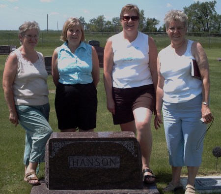 Linda Hansen Photo 22