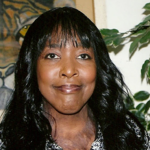 Regina Davis Photo 36