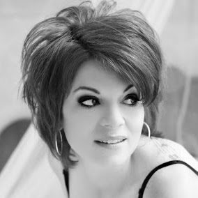 Jennifer Howlett Photo 8