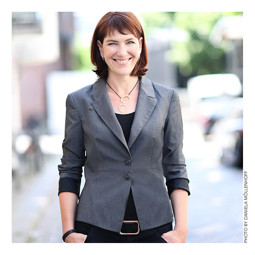Claudia Weiss Photo 19