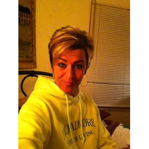 Robyn Brooks Photo 10