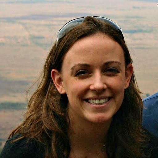 Laura Hooper Photo 17
