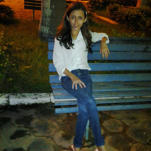 Victoria Fernandes Photo 21