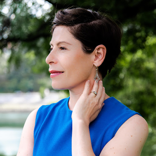 Julie Szabo Photo 17