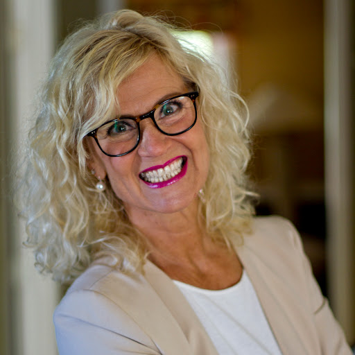 Ellen Woods Photo 16