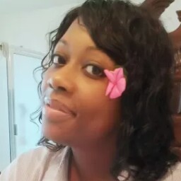 Michelle Hudson Photo 18