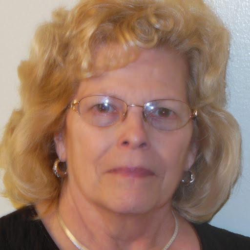 Anna Singleton Photo 27