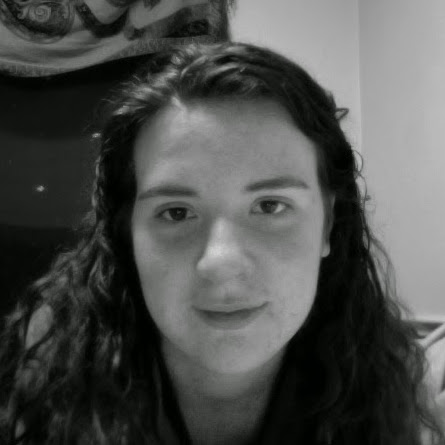 Danielle Hull Photo 15