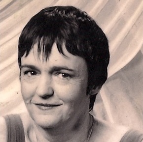 Vicki Edwards Photo 33