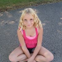 Emily Gaines Photo 39
