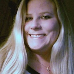 Julie Woods Photo 12