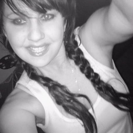 Sarah Barrett Photo 23