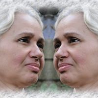 Elizabeth Mesquita Photo 6