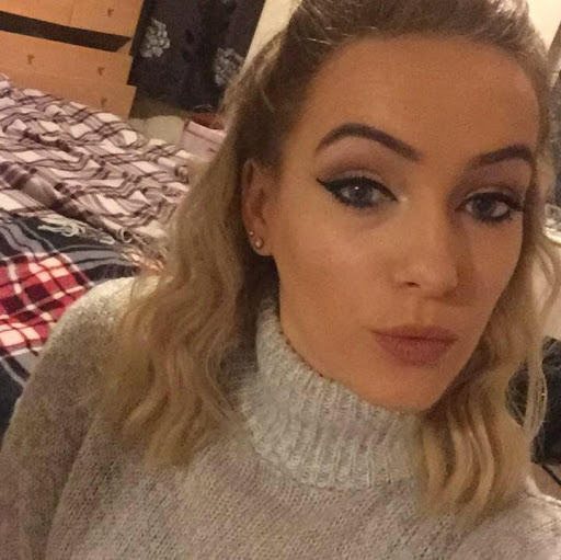Emily Wilkinson Photo 29