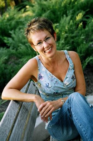 Lynda Davis Photo 15