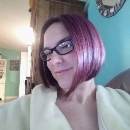 Amy Larson Photo 30