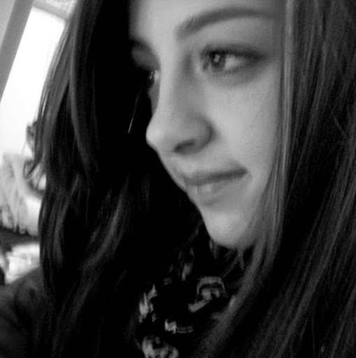 Nicole Hahn Photo 36