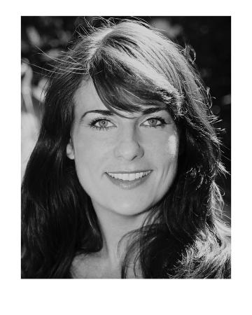 Jacqueline Moore Photo 37