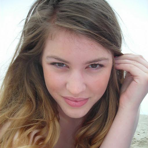 Michelle Larson Photo 36