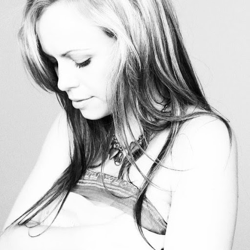 Emma Hunter Photo 18