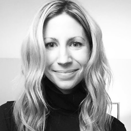 Sara Arnold Photo 37