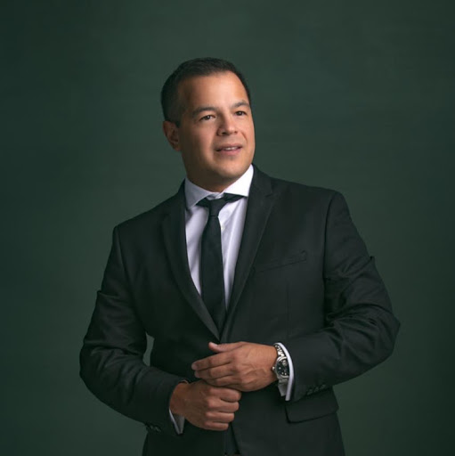 Alejandro Castillo Photo 29