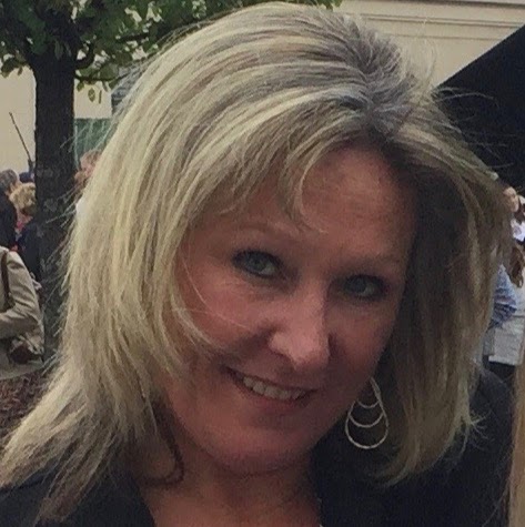 Renee Miles Photo 25