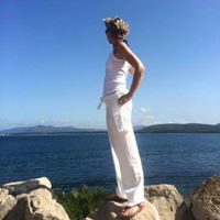 Julia Schafer Photo 14