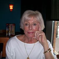 Barbara Reynolds Photo 29