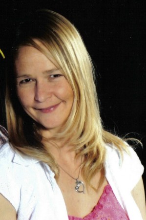 Shannon Hughes Photo 7