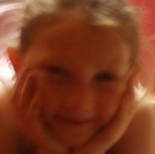 Amelia Barker Photo 4
