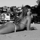 Samantha Petit Photo 4