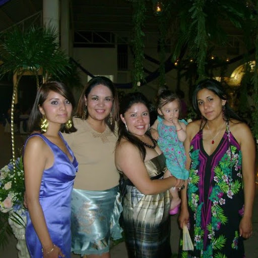 Elizabeth Rios Photo 7
