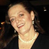 Elizabeth Michelli Photo 5