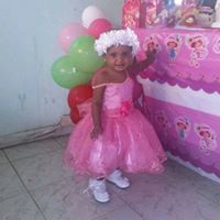 Ruth Vasquez Photo 19