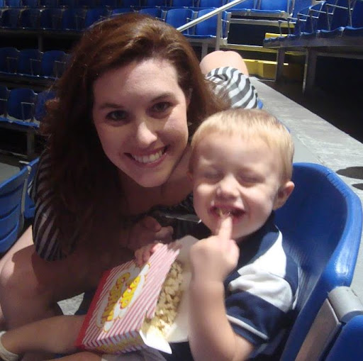 Kelly Anderson Photo 48