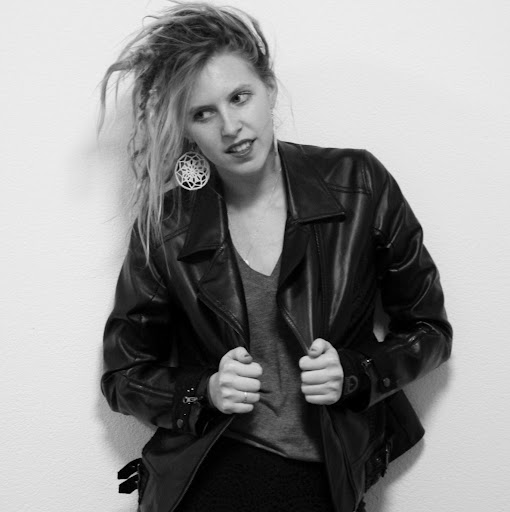 Emily Read Photo 15