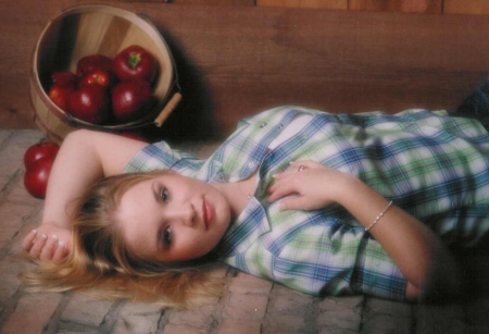 Nikki Anderson Photo 2