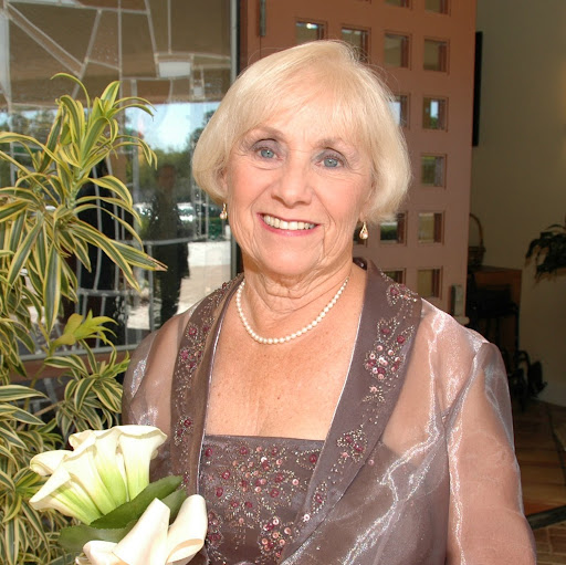 Carolyn Ray Photo 38