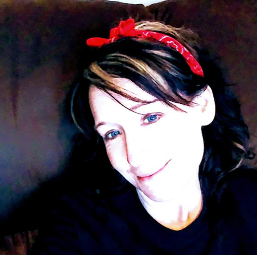 Stephanie Saunders Photo 9