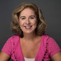 Julia Tucker Photo 27