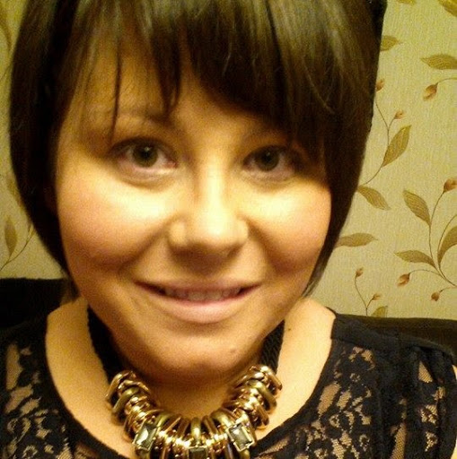 Lisa Stapleton Photo 26