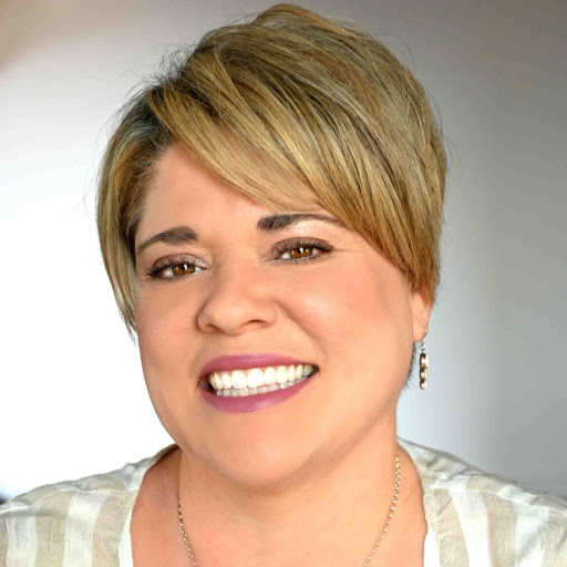 Christina Long Photo 24