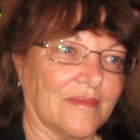 Jacqueline Groves Photo 32