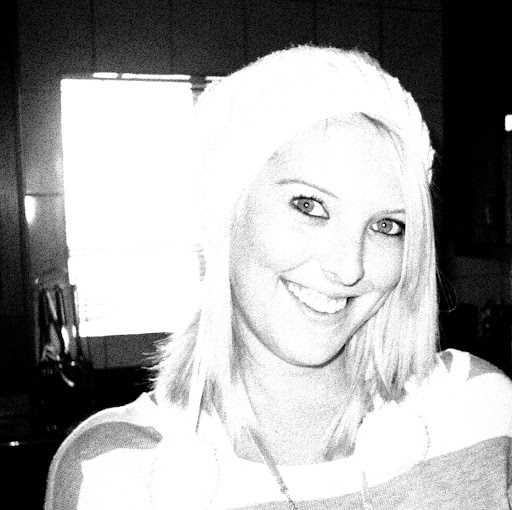 Danielle Bates Photo 10